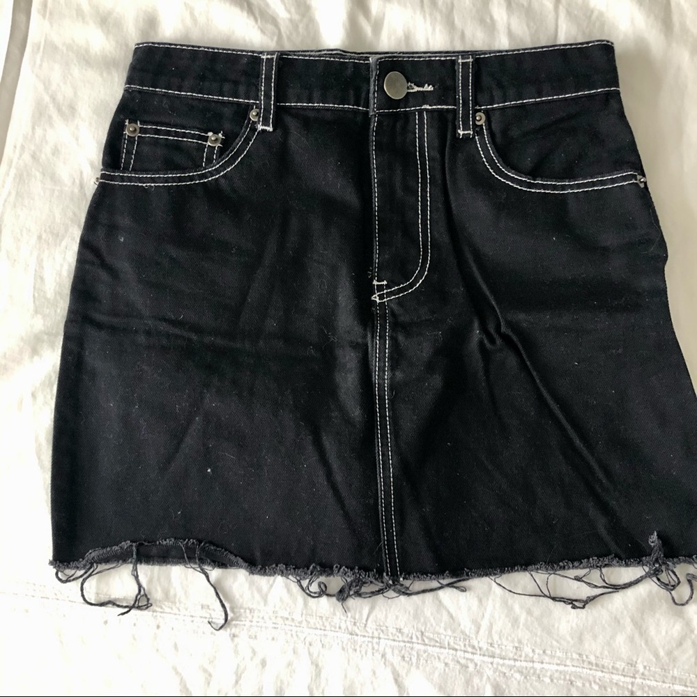 BLACK SKIRT WITH WHITE STITCHING
